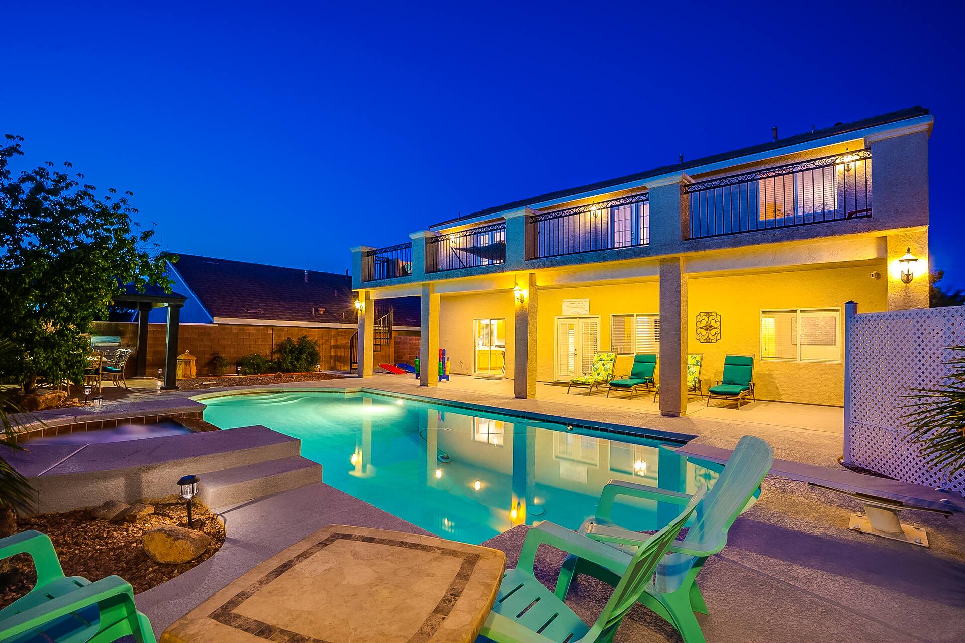 Vacation Ready 4 Bed/3 Bath with a Heated Pool & Spa