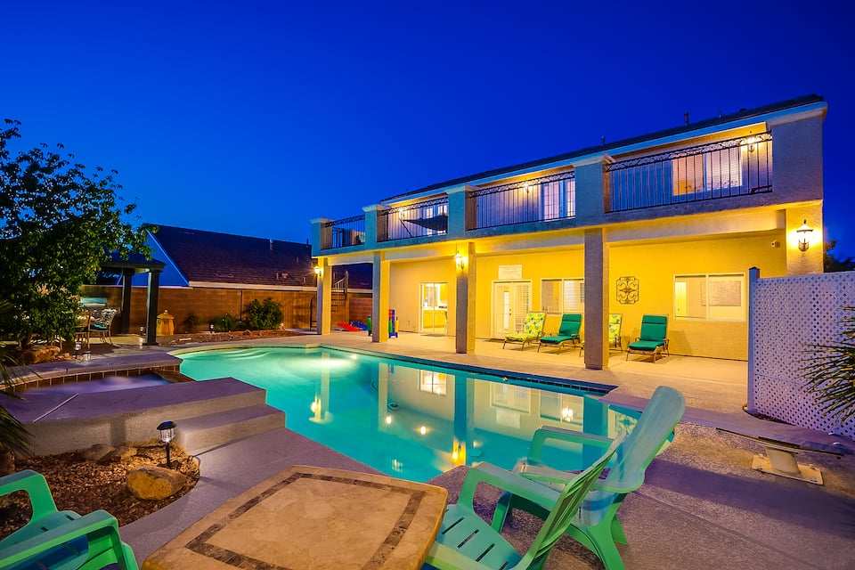 Vacation Ready 4 Bed/3 Bath with a Heated Pool & Spa — photo 1