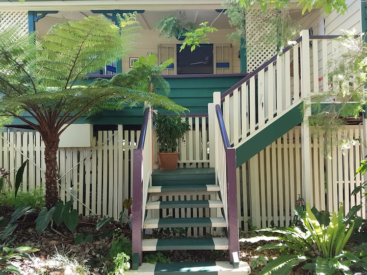 Classic Queenslander home close to City