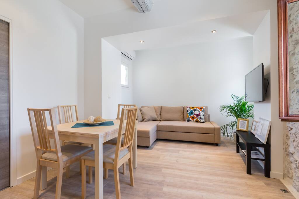 Séjour avec table extensible