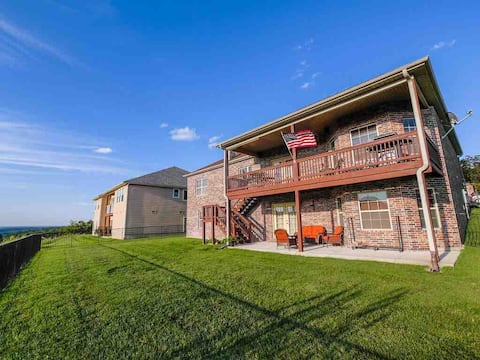 Ozark Mountain views! Pool! Family! Quiet area!