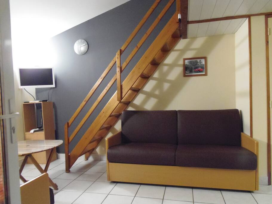 vue de la porte entree escalier de la mezzanine