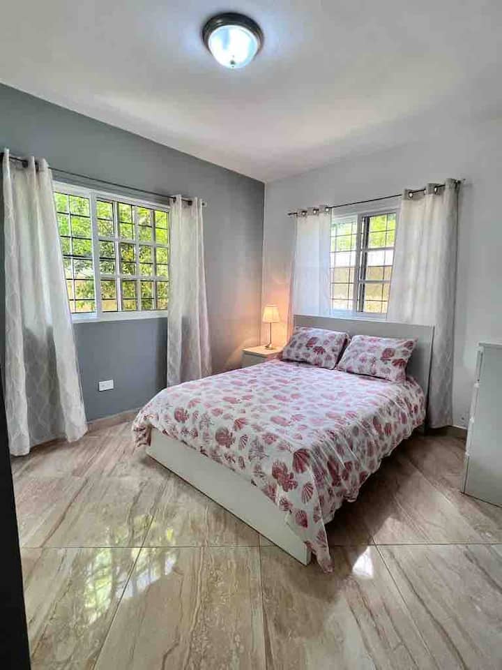 Druga spavaća soba/krevet pune veličine 
