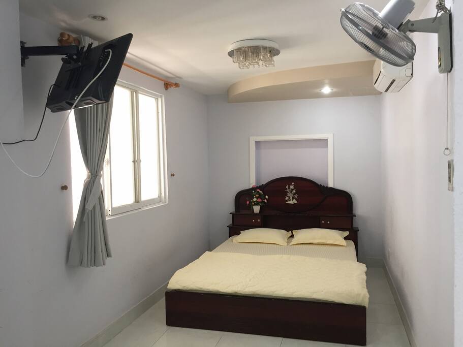 ROOM 1O1 - View on living room and private bathroom (bigger than Normal Double room)