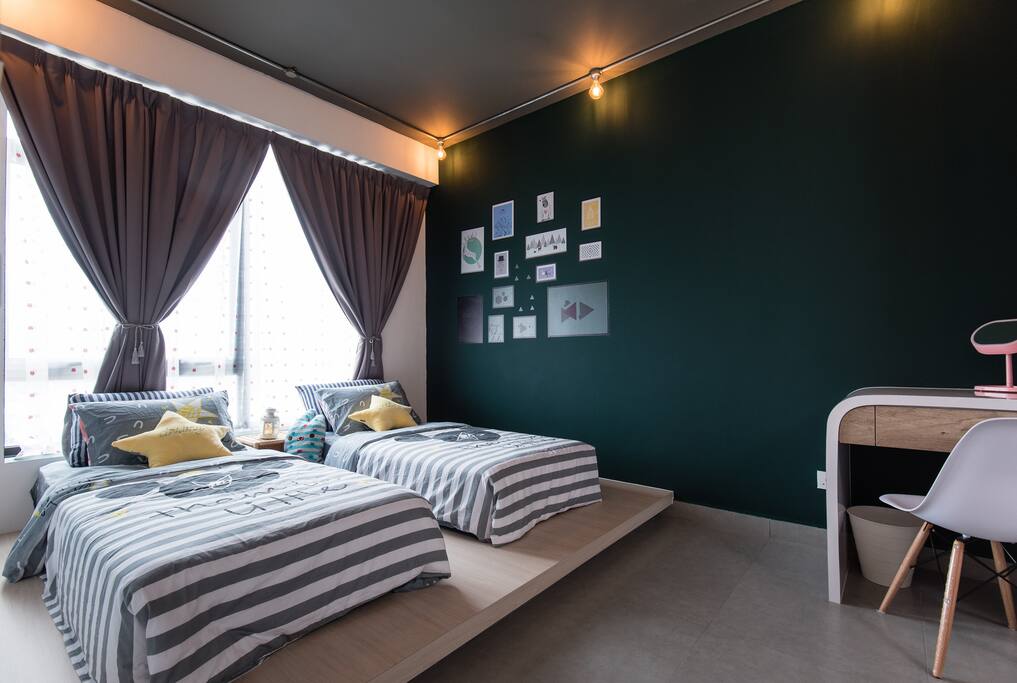 Sleeping Arrangement Choice 1 : 2 Single Beds