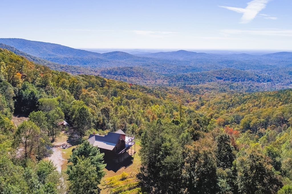 Surrounded by national forest park, only house on the mountain, with only 20 mins drive to town