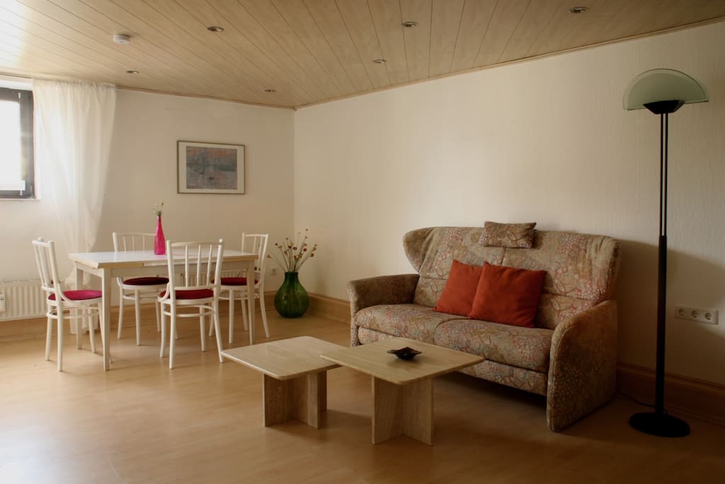 Esszimmer und Wohnzimmer