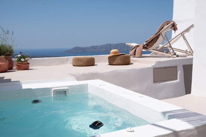 The Globe Villa with Caldera view & plunge pool gallery image 3