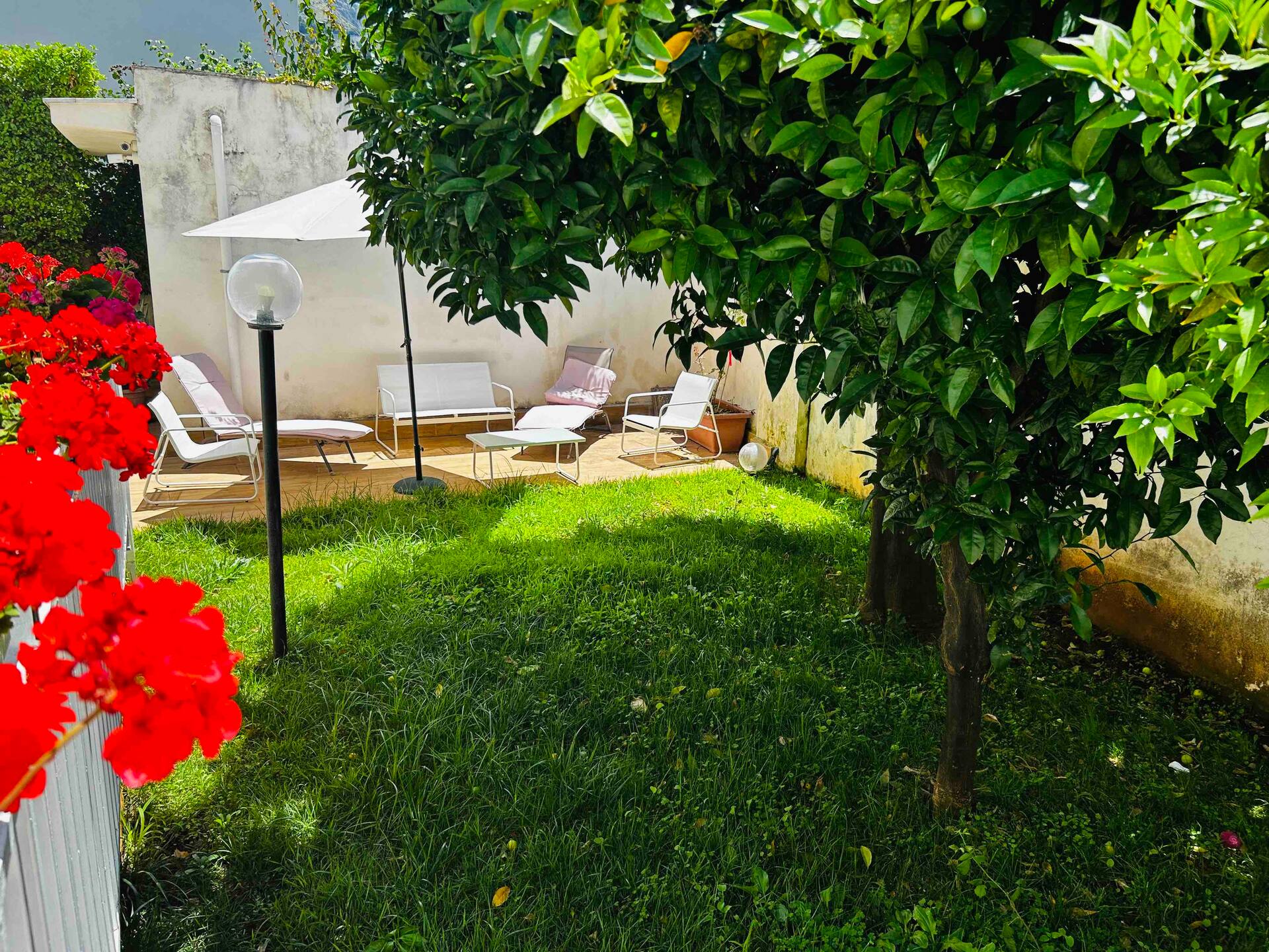 Mondello beach the house with green lawns — photo 2