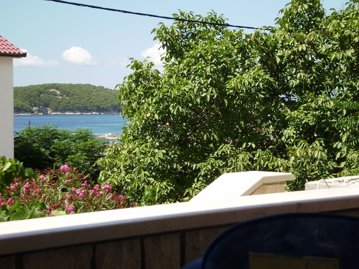 APP-Sunrise- sea view-for 6 people