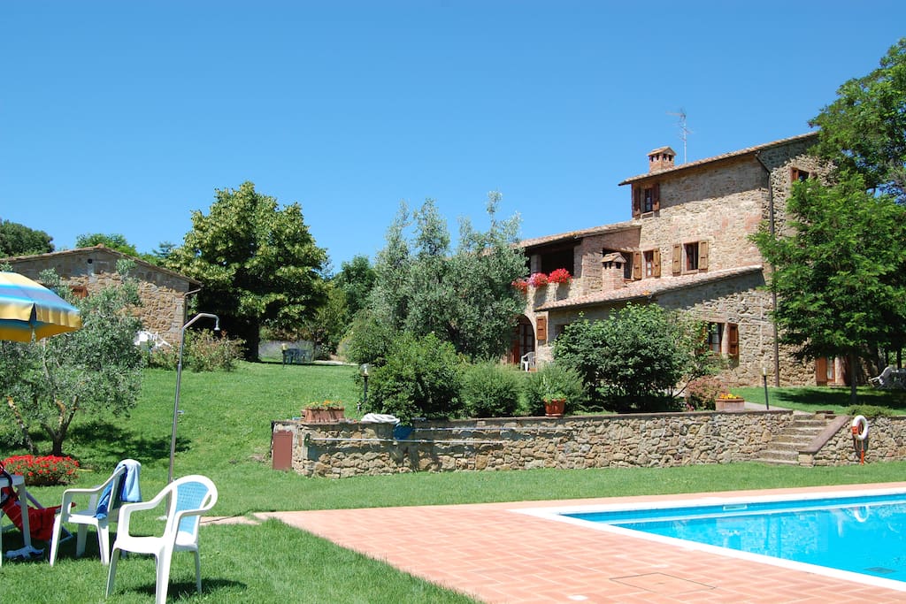 La piscina e il giardino