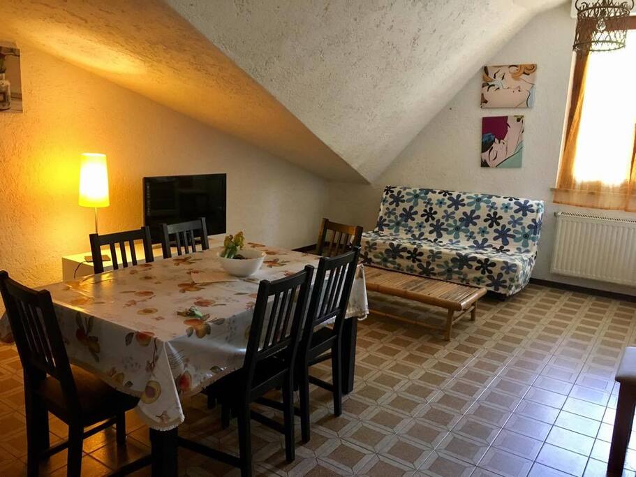Salotto con divano letto