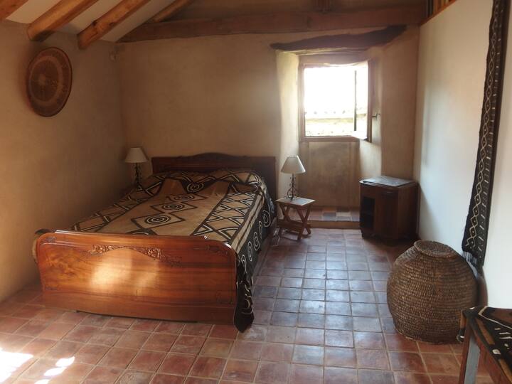 Საძინებელი #1 (ორადგილიანი ნომერი) 1/2 ოთახი