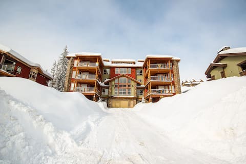 Top performing Airbnb: Snowbird Lodge 306 Happy Valley in Big White in Kootenay Boundary E / West Boundary