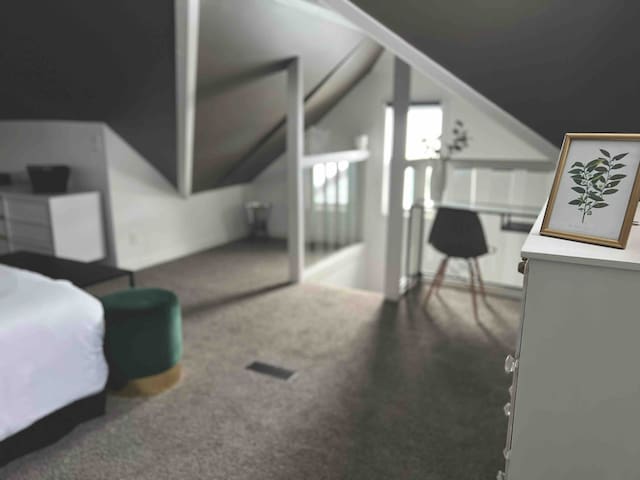 4 bdrm in charming cresentwd. Long term discount!