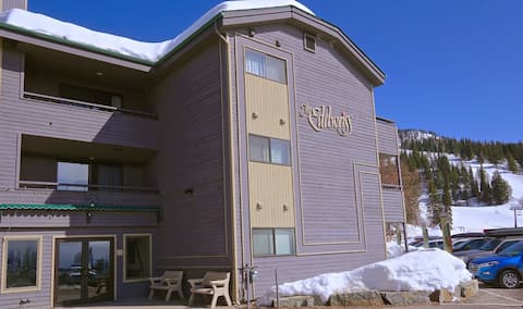 Updated Studio Condo in Ski Village - Chair One