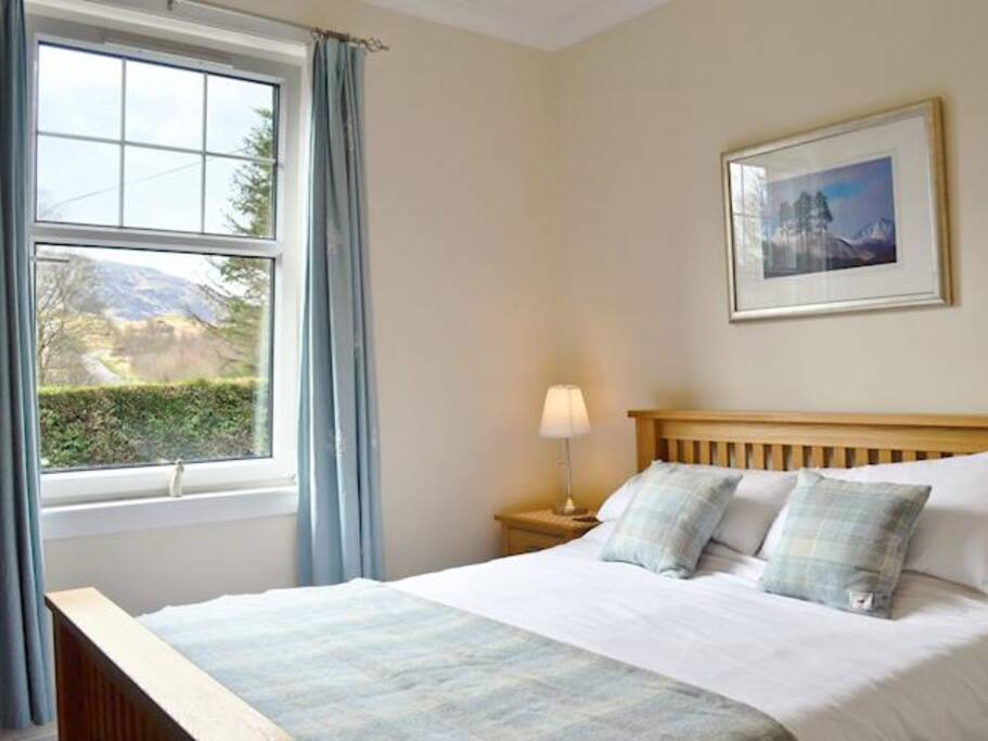 King size bedroom