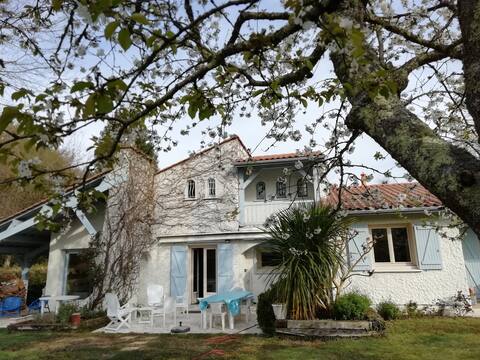 Quiet house between Bordeaux , the ocean , the Médoc