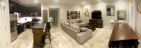 Top Airbnb: Tuscaloosa/Univ of Alabama Condo - True Luxury in Tuscaloosa
