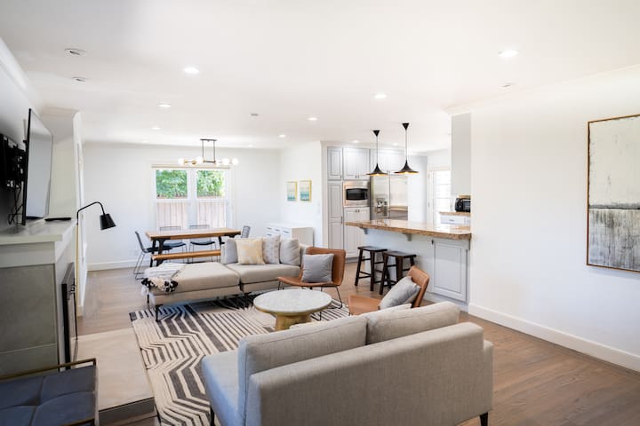 Modern Designer Home/ Palo Alto Weekly Promotion