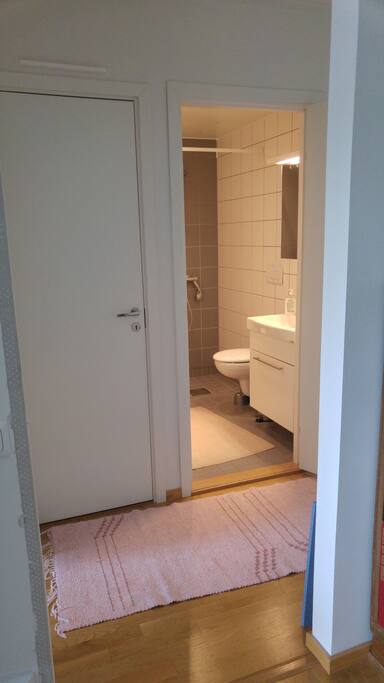 Hall sovrum på var sida