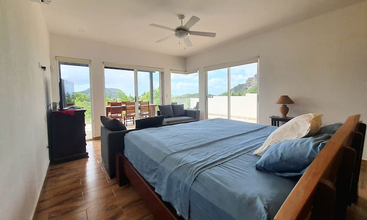 Toto je váš výhľad, ktorý sa prebúdza v hlavnej spálni na druhom poschodí. 