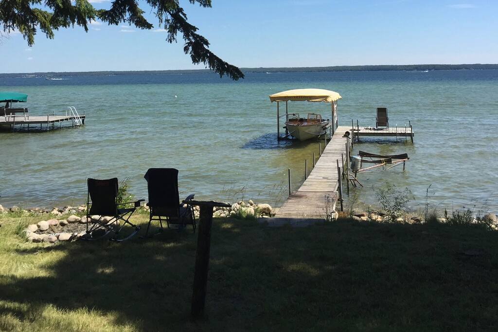 Lake front, Private, Cozy Cottage on Mullett Lake! Cottages for Rent