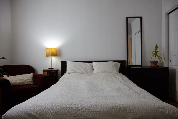 RARE: Large Room + Big Townhouse = Better Stay