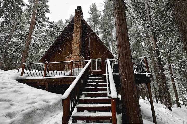 Cabin on the Roost ~ pet friendly ~ A-frame