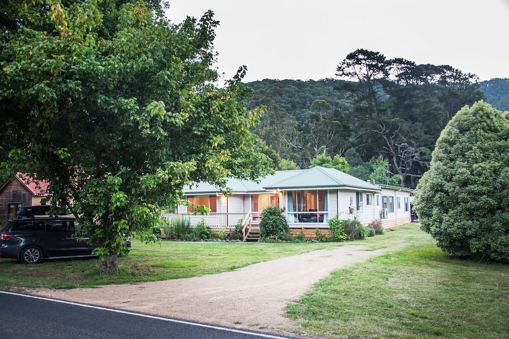 View of front of house from the Great Alpine Road