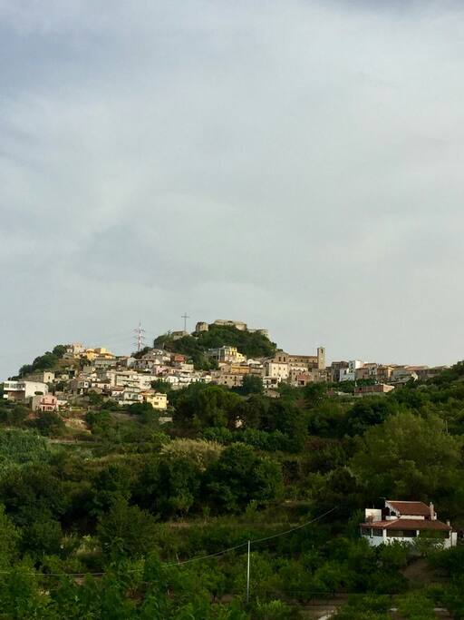 casa(in basso)Venetico Superiore(in alto)