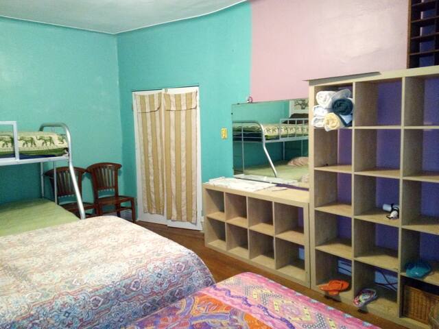 Friends & Fun ! Sleeps 12. Big Monthly Discount ! gallery image 3