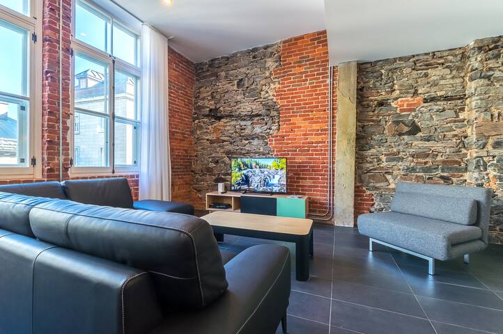 T102 – Lofts du Trésor – Par Les Lofts Vieux-QC gallery image 3