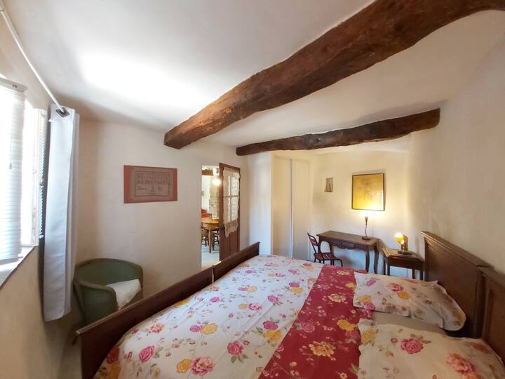 Chumba cha kulala na kitanda 180