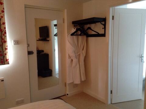 Bed and breakfast .AL1.private quiet space.