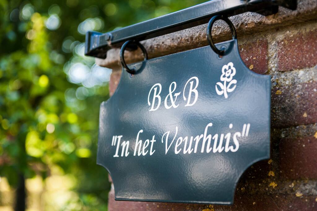 Bed and Breakfast
"In het Veurhuis".