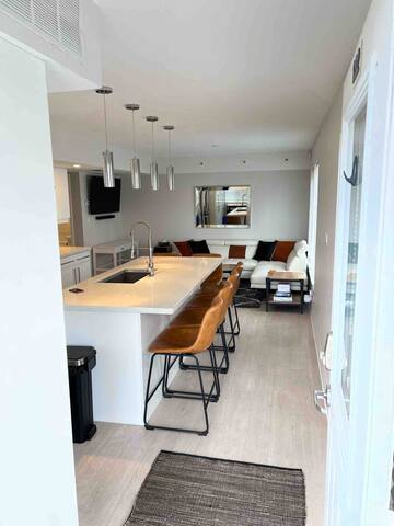 3Bed 2Bath Downtown Toronto Condo w/Parking gallery image 3