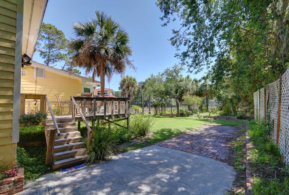 Private parking entry to deck and door to the vacation rental.