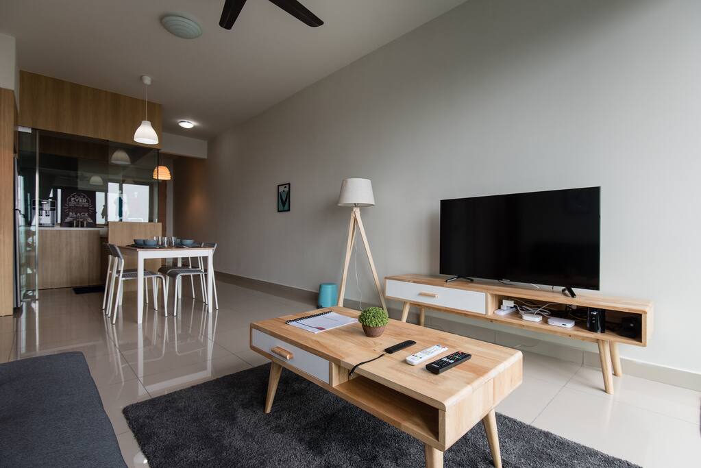 Overview of the living room + dining area from balcony