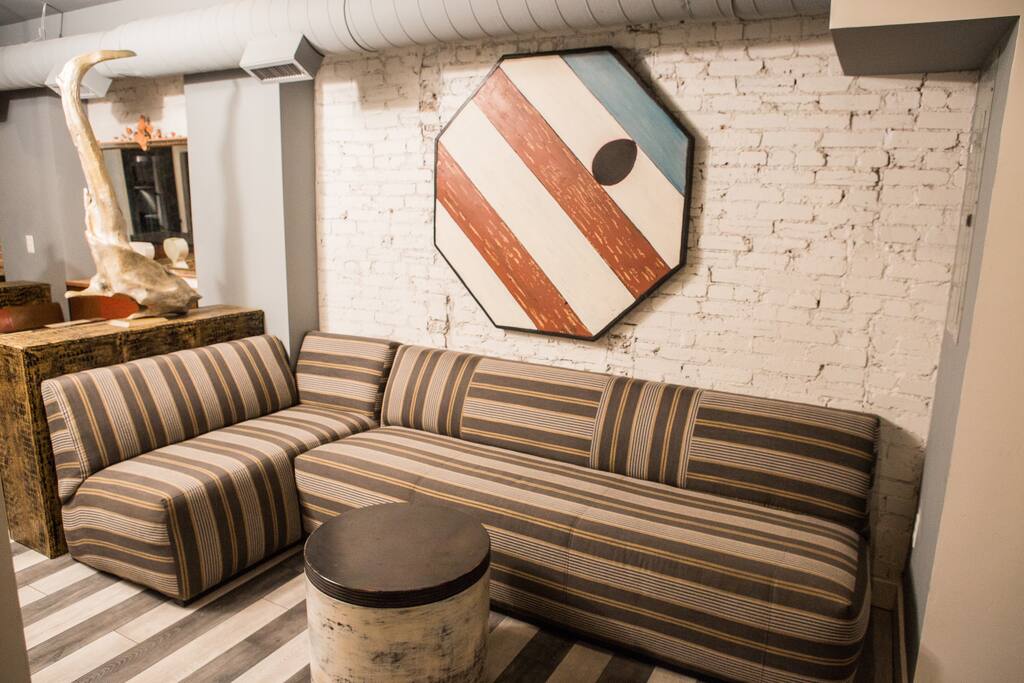 1st floor lounge area.
