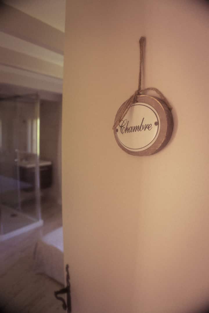Quarto com BANHEIRO
