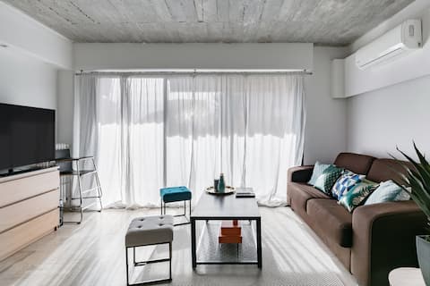 Plein centre, quartier populaire, idéale pour vacances ou congrès