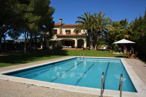 Villa Colibri 10 minuts. walk/beach/City. Garden +