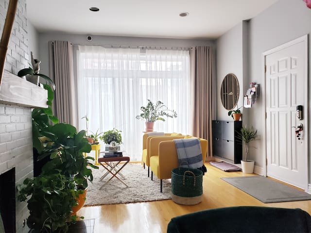 2 Floor – 4 BR- 4Baths Condo Near downtown Chicago