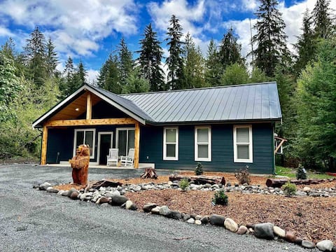 Luxury Rainier Cabin-Hot Tub-Sauna-Arcade-EV