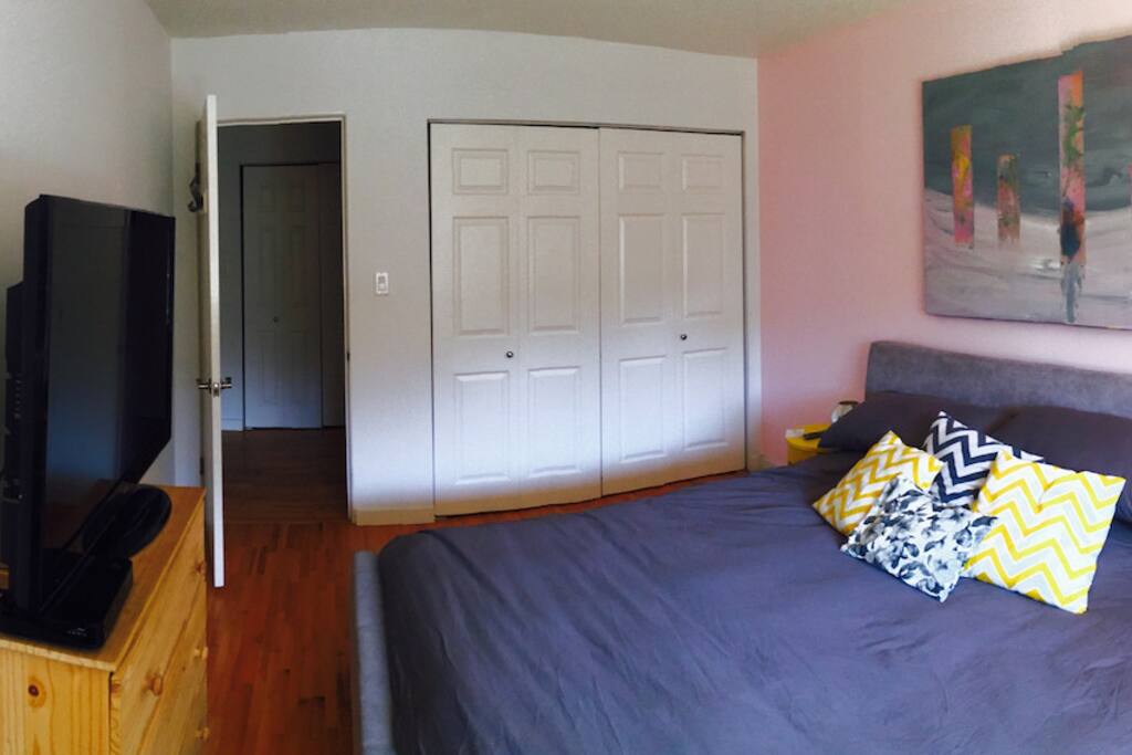 Bedroom. King sized bed. Memory foam mattress. Bamboo sheets.