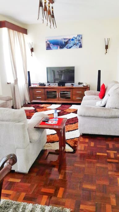 Living room equipped with all the WiFi you will ever need, cable Tv and a high definition Tv
