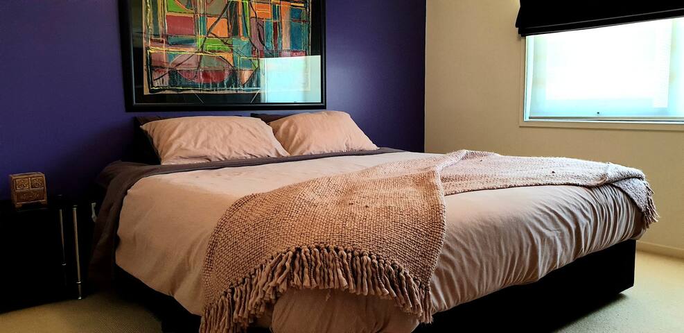 Gallery Views -Beach, Cafes & CBD at your doorstep gallery image 5