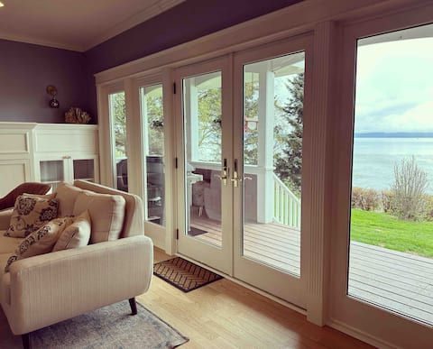 New! Gorgeous Bayfront Home with Mountain Views