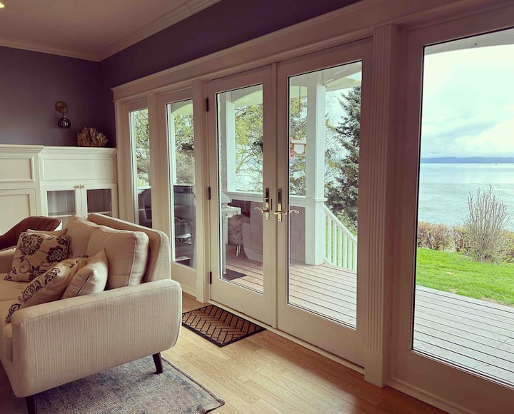 Gorgeous Bayfront Home With Bay / Mountain View’s - Halibut Cove, AK